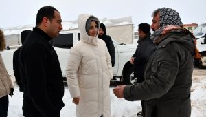Başkan Çakmak Kırsal mahallelerde karla mücadele çalışmalarına katıldı