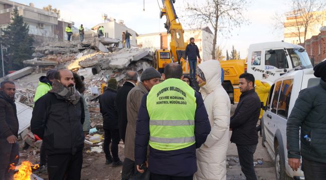 Siverek depremin ilk anında Adıyaman'a akın etti