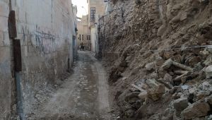 Eski Urfa Sokaklarındaki Molozlar Kaldırılıyor