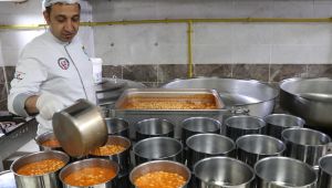 Haliliye’de Sıcak Yemekler İftar Öncesi Hanelere Ulaştırılıyor