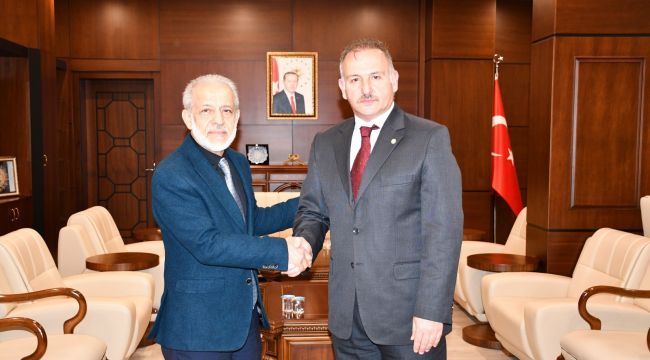 Prof. Dr. Mehmet Tahir Güllüoğlu, Rektörlük Görevini Devraldı