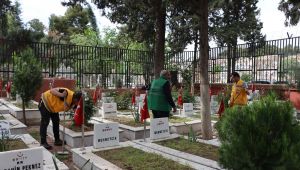 Mezarlıklar Vatandaşların Ziyaretine Hazır Hale Getirildi
