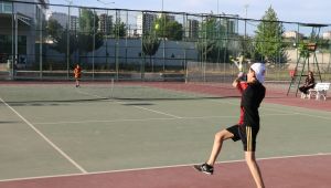 Büyükşehir’den 19 Mayıs Tenis Turnuvası