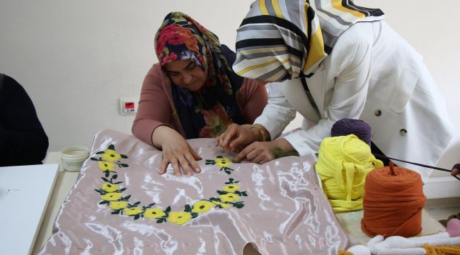 Haliliye’de Kadınlar Öğrenirken Çocukları da Eğleniyor