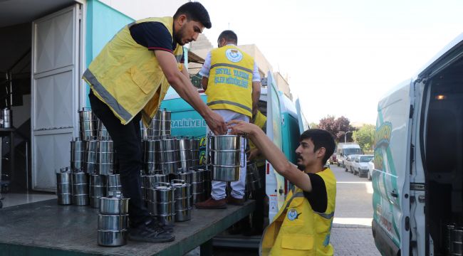 Haliliye’de Sıcak Yemekler Hanelere Ulaştırılıyor