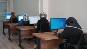 Karaköprü'de Kadınlar Temel Bilgisayar Eğitimi Alıyor