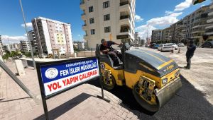 Karaköprü'de Asfaltla Yol Yenileme Çalışmaları Sürüyor