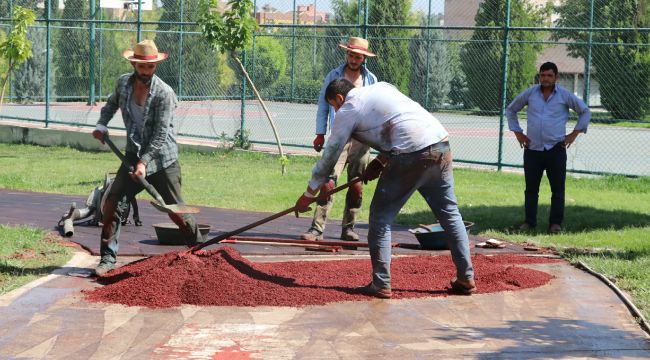 Büyükşehir Parklardaki Yürüyüş Yollarını Yeniledi