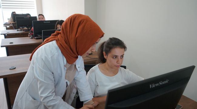 Karaköprü'de Kadınlar Zamanını Bilgisayar Eğitimiyle Değerlendiriyor