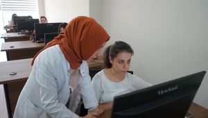 Karaköprü'de Kadınlar Zamanını Bilgisayar Eğitimiyle Değerlendiriyor