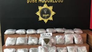 Şanlıurfa Emniyet Müdürlüğü 19 Kilo Skunk Ele Geçirildi 