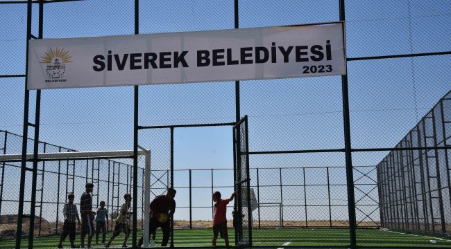 Siverek kırsal mahallelerine 15 yeni çim saha kazandırıldı