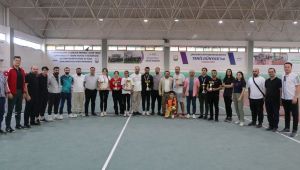 100. Yıl Tenis Turnuvasında Kupalar Sahiplerini Buldu