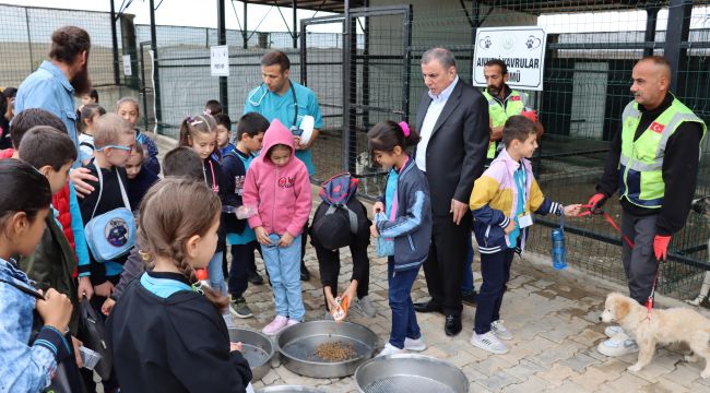 Başkan Şahin, Öğrencilerle Sokak Hayvanları Barınağını Ziyaret Etti