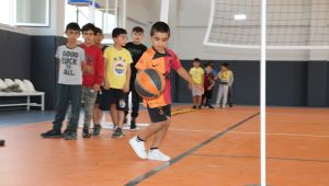 Karaköprü'de Çocuklar Ücretsiz Spor Kurslarıyla Hayallerine Koşuyor