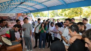 Üniversite Öğrencilerinden Karaköprü Belediyesi Standına Yoğun İlgi