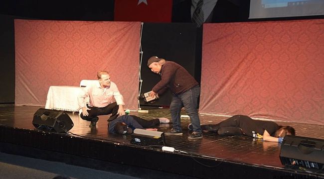 Viranşehir'de uyuşturucuyla mücadeleye tiyatro oyunuyla dikkat çekildi