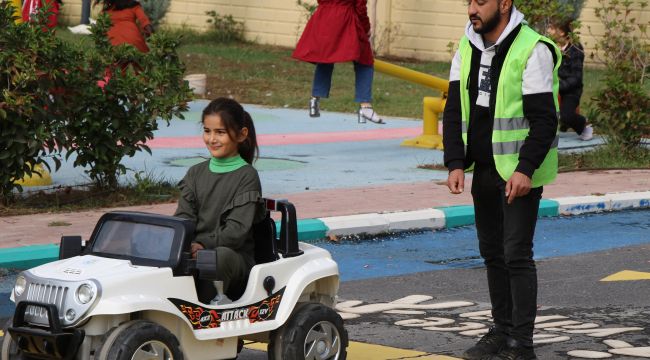 Çocuklar, Haliliye Belediyesi Trafik Eğitim Parkıyla Öğreniyor