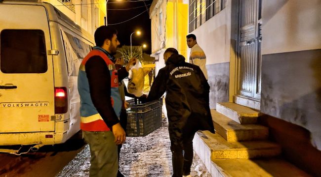 Suruç Belediyesi, ihtiyaç sahibi ailelere yönelik sıcak yemek dağıtımını devam ettiriyor