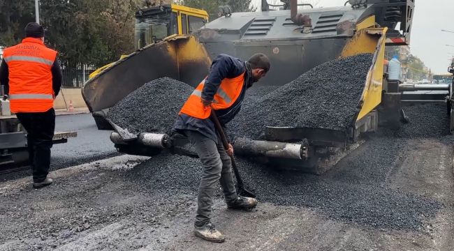 Büyükşehir’den Emniyet Caddesi’nde Sıcak Asfalt Çalışması