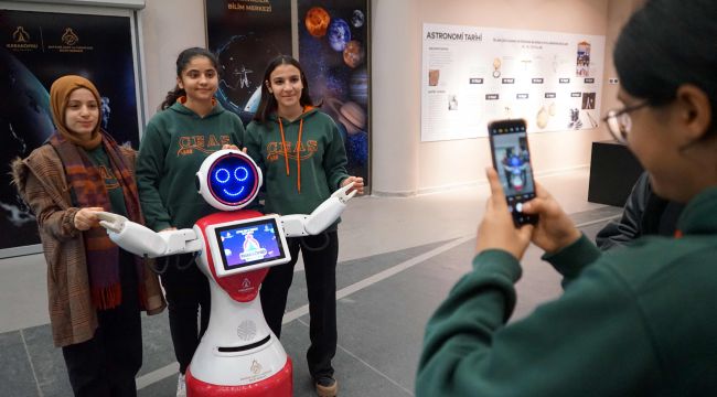 Çocuklar Okul Gezileriyle Uzay Bilimi ve Teknolojiyi Keşfediyor