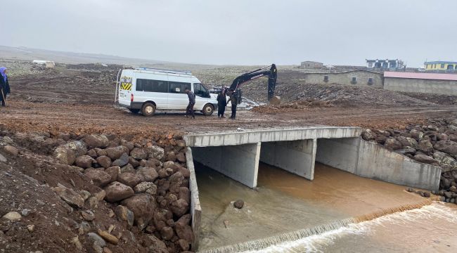 Kırsal mahallelerde yol çalışmaları sürüyor