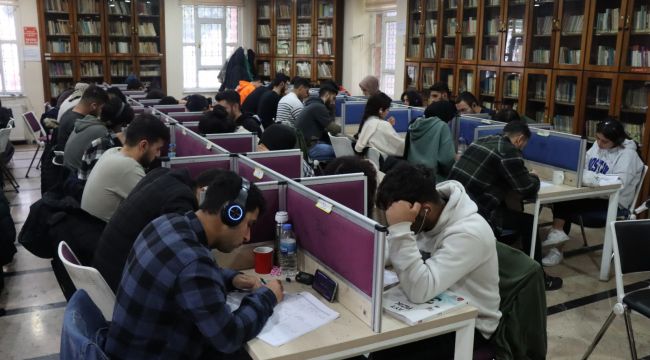 Öğrenciler, Sınavlara Büyükşehir Kütüphanelerinde Hazırlanıyor