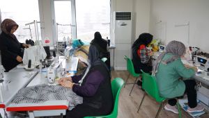 Karaköprü’de Kadınlar Giyim Kursunda Meslek Öğreniyor