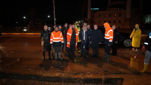 Başkan Beyazgül’den Gece Yarısı Sahada Yağış İncelemesi