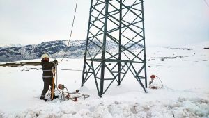 DİCLE Elektrik Ekipleri’nden Zorlu Mesai: 2 Metre Karda Siirt Ve Şırnak’ta 12 Köyün İmdadına Yetişti