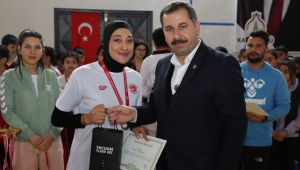 Karaköprü'de Başarılı Sporcular Ödüllendirildi