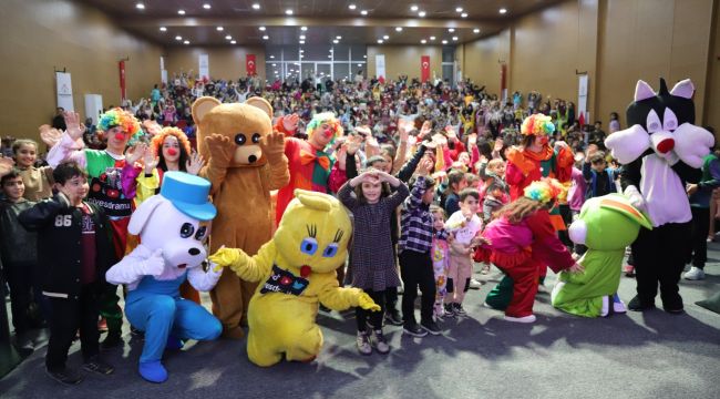 Karaköprü’de Çocuklar İllüzyon Gösterisiyle Doyasıya Eğlendi