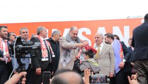 Mehmet Kasım Gülpınar’ı Siverek'te Binlerce Kişi Karşıladı