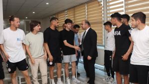 Başkan Nihat Çiftçi Karaköprü Belediyespor’u Ziyaret Etti