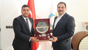 Başkan Polat ve Yönetiminden Belediye Başkanı Canpolat’a hayırlı olsun ziyareti