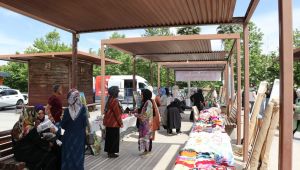 Hamarat Eller’den, Anneler Günü İçin Kermes