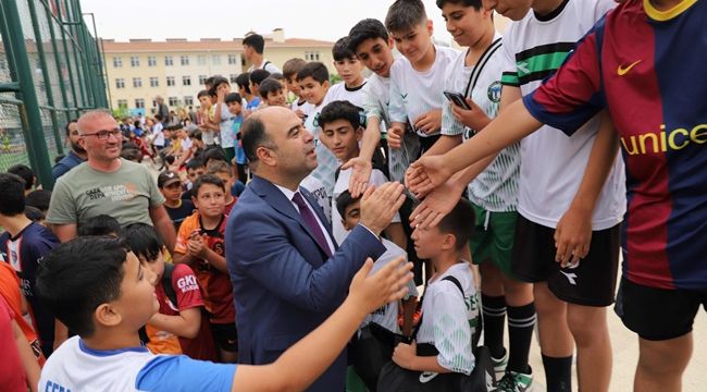 Karaköprü'de Futbol Şöleni Coşkuyla Başladı