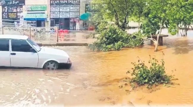 Şanlıurfa'da doğal afet! Dolu ve sağanak köyü vurdu