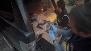 Bir Araçta Yapılan Aramada, Çok Sayıda Silah Ele Geçirildi! 