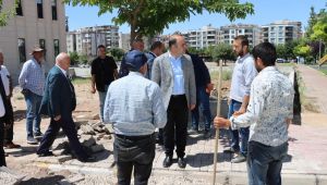 Karaköprü’de Konforlu Ulaşım İçin Yol Açma Ve Bakım-Onarım Seferberliği Sürüyor