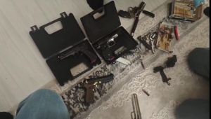 Şanlıurfa'da bir adrese baskın! Çok sayıda silah ele geçirildi 