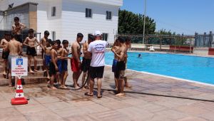 Çocuklar Büyükşehir’in Havuzlarında Serinliyor