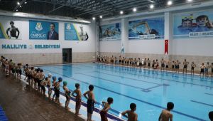 Haliliye Belediyesi İle Günde 1600 Çocuk Yüzme Eğitimi Alıyor