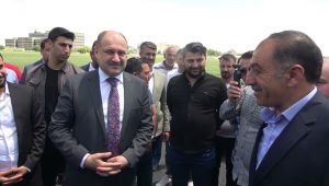 Gülpınar Suruç’ta Asfalt Çalışmalarını İnceledi: “Milyonlar Harcandı, Ortada Yol Yok!”
