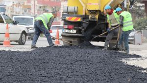 Haliliye’de Yollar Sıcak Asfaltla Yenileniyor