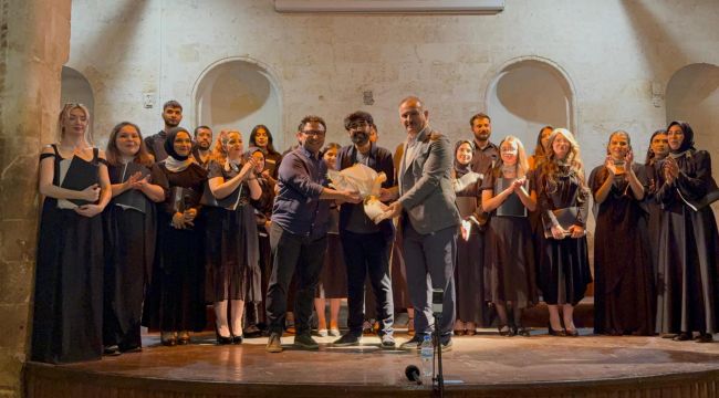 Müzik, Tarih ve Gençlik Aynı Sahnedeydi: HRÜ Öğrenci Korosu Şanlıurfa’yı Salladı!
