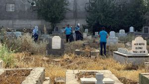 Viranşehir Belediyesinden Bayram Öncesi Mezarlıklarda Temizlik Seferberliği