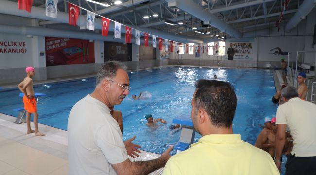 Başkan Kuş, Gençleri Havuza Davet Etti