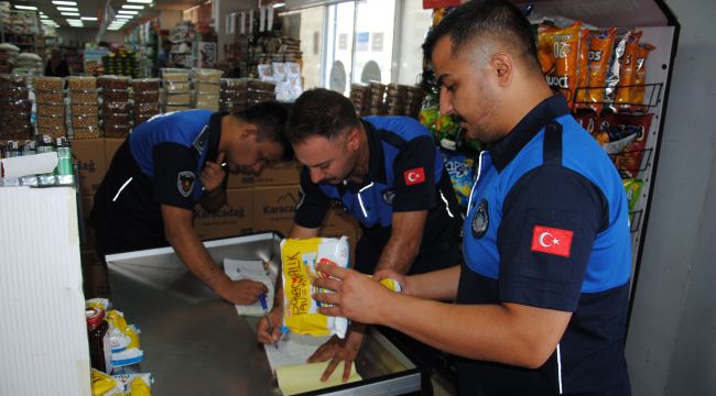 Büyükşehir Zabıtası, Sağlıksız Ürünlere Geçit Vermiyor