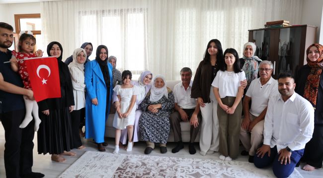 Bakan Göktaş’tan Raife Babaanne'ye sürpriz ziyaret